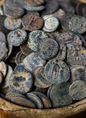 Arqueóloga encontra moeda de 2 mil anos em Jerusalém