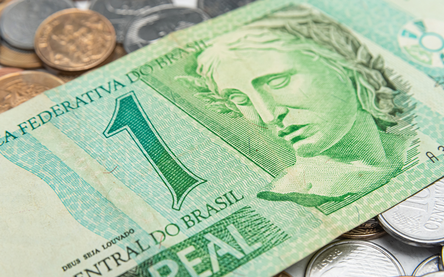 Menos dinheiro em circulação, mais valor na história: como a escassez de moedas e cédulas redefine a numismática