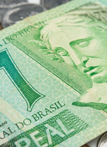 Menos dinheiro em circulação, mais valor na história: como a escassez de moedas e cédulas redefine a numismática