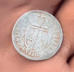 Moeda espanhola de 1721 é encontrada em praia da Nova Escócia