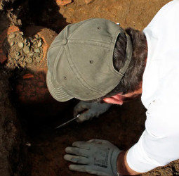 O que mais se sabe sobre a botija de moedas descoberta em Senon (França)