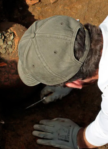 O que mais se sabe sobre a botija de moedas descoberta em Senon (França)