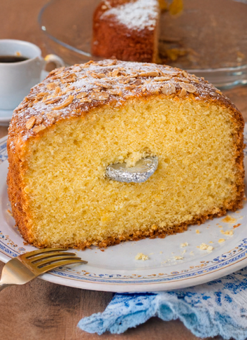 Se no Natal inglês a moeda vai ao pudim, na Grécia ela vai ao pão