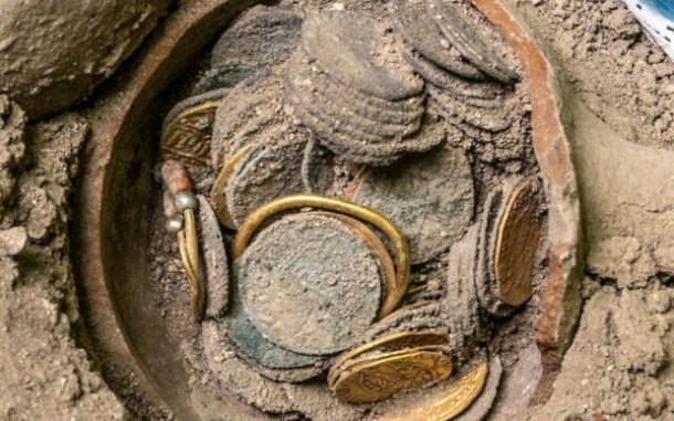 Tesouro Medieval e Sinagoga Antiga São Descobertos na Galileia, Israel