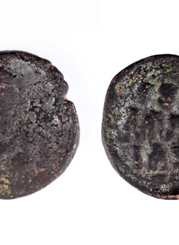 Estudante encontra moeda bizantina de 1.000 anos e a doa ao Museu de Troia