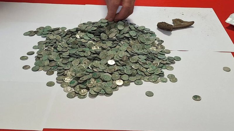 Tesouro Romano com Mais de Mil Moedas é Encontrado em Letca Veche, na Romênia
