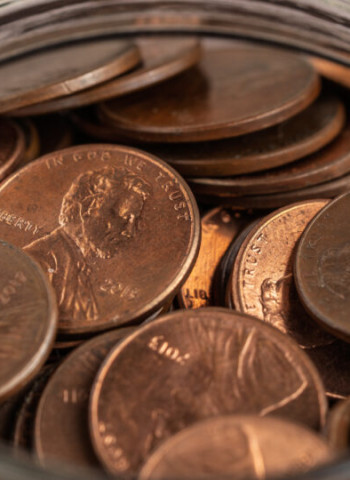 Com o fim da produção do centavo americano, varejistas nos EUA enfrentam problemas de troco e insegurança jurídica