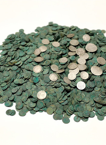 Enterradas por mais de três séculos, 5 mil moedas de cobre e 29 de prata revelam a turbulenta vida econômica da Polônia antiga