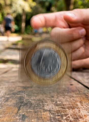 Cara ou coroa: o acaso que decide destinos há milênios