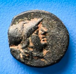 Adolescente encontra moeda grega de 2.300 anos em Berlim — e intriga arqueólogos