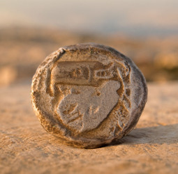 Moeda de Salamina achada em Ashdod revela circulação de dinheiro no Mediterrâneo há 2.500 anos