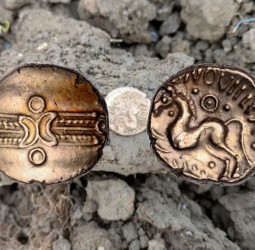 Professor encontra tesouro de ouro da Idade do Ferro em Suffolk