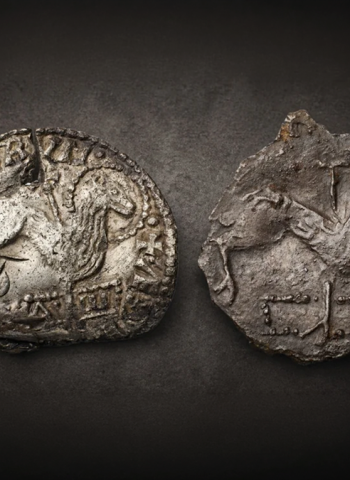 Moedas ‘Cordeiro de Deus’ de 1009 Ligadas ao Apocalipse São Encontradas na Dinamarca Após 1.000 Anos